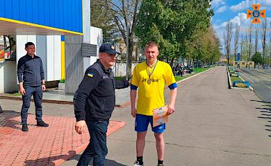 Рятувальник з Обухівщини переміг у забігу на 1000 метрів