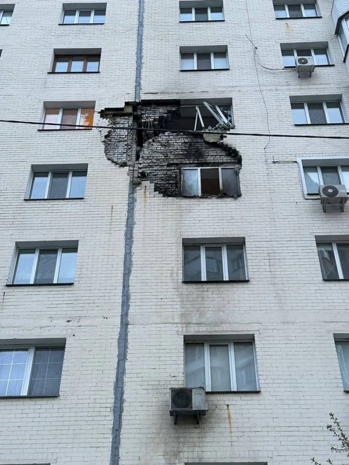 Ракета рашистів влучила в будинок в Українці: зруйновані квартири, постраждала дитина
