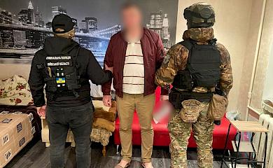 Искал уязвимых женщин и заставлял оказывать сексуальные услуги: на Киевщине задержали преступника