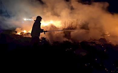 У Кагарлику горіло сміття: довелося викликати пожежників