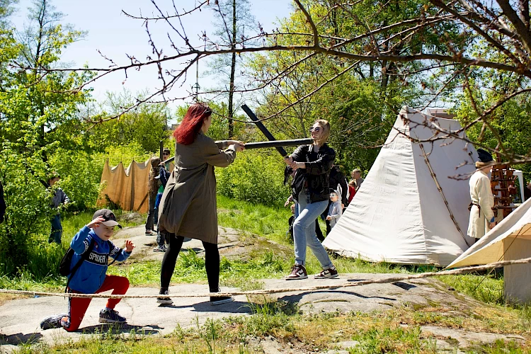 У Богуславі відбувся історико-благодійний захід: зібрали 75 тисяч для ЗСУ