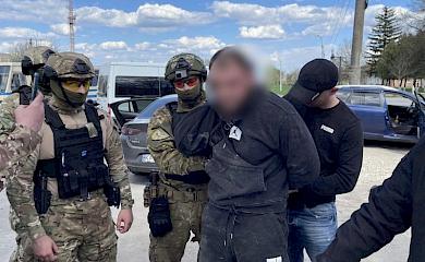 Погрожували відрізати вухо та спалити живцем: в Ірпені затримали катів (Відео)