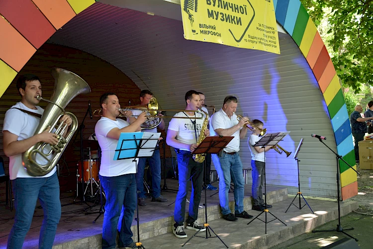 У Миронівці відбувся День вуличної музики: збирали на потреби ЗСУ