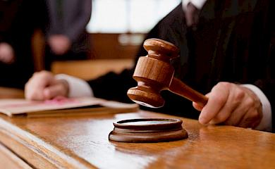 Підозрюваним у знущанні з 11-річної дівчинки обрали запобіжний захід