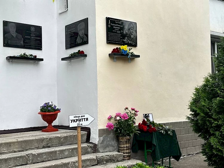 У Запоріжжі відкрили меморіальну дошку льотчику, котрий загинув на Обухівщині
