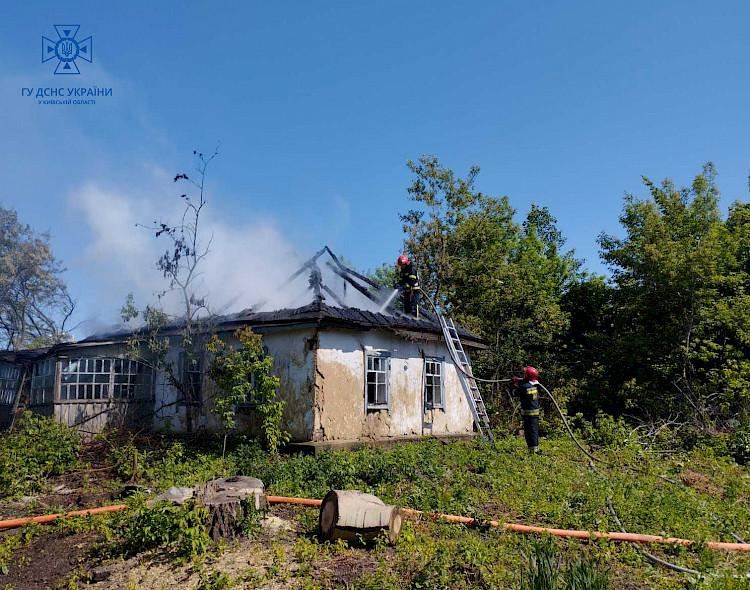 В Обуховском районе горел дом: к счастью, недействующий