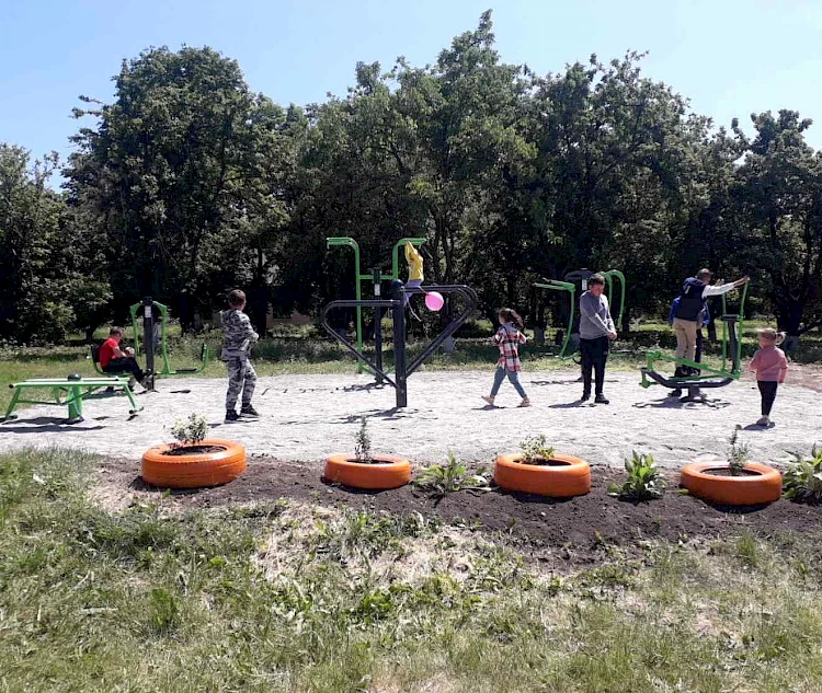 Для 3-х сел Кагарлыкской громады установили тренажерную площадку