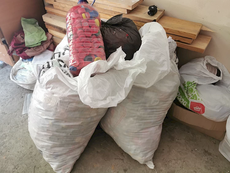 Здай кришечки на добру справу: в Обухові збирають пластик на допомогу армії