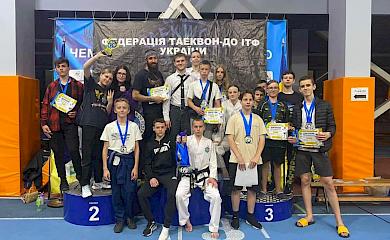 Обухівські таеквондисти привезли три десятки медалей з чемпіонату у Києві