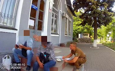 На железнодорожной станции Васильков-1 были обнаружены двое человек, которые начали свое утро со спиртных напитков