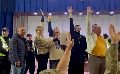 Шабаш не удался: несмотря на нашествие "свистунов" и "титушек" крупнейший храм Мироновки перешел в ПЦУ