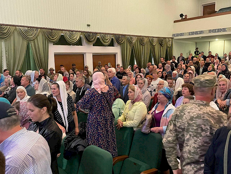 Шабаш не удался: несмотря на нашествие "свистунов" и "титушек" крупнейший храм Мироновки перешел в ПЦУ
