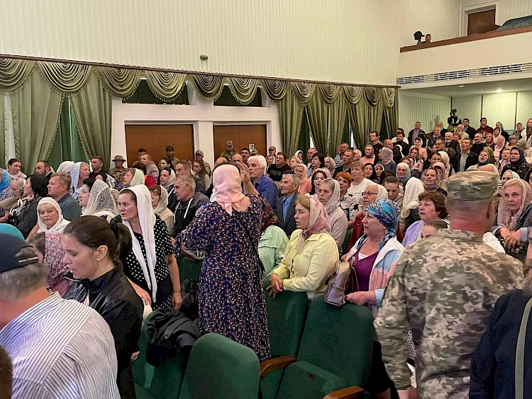 Шабаш не удался: несмотря на нашествие "свистунов" и "титушек" крупнейший храм Мироновки перешел в ПЦУ