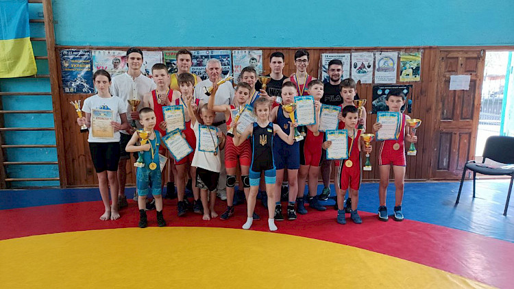 Обухівські борці гідно виступили на змаганнях у рідному місті: 10 тільки "золотих" медалей
