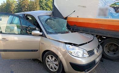 В Обуховском районе в результате ДТП водитель получил многочисленные травмы, но выжил