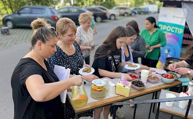 Активісти влаштували в Обухові імпровізований фуд-захід: головною стравою стали деруни
