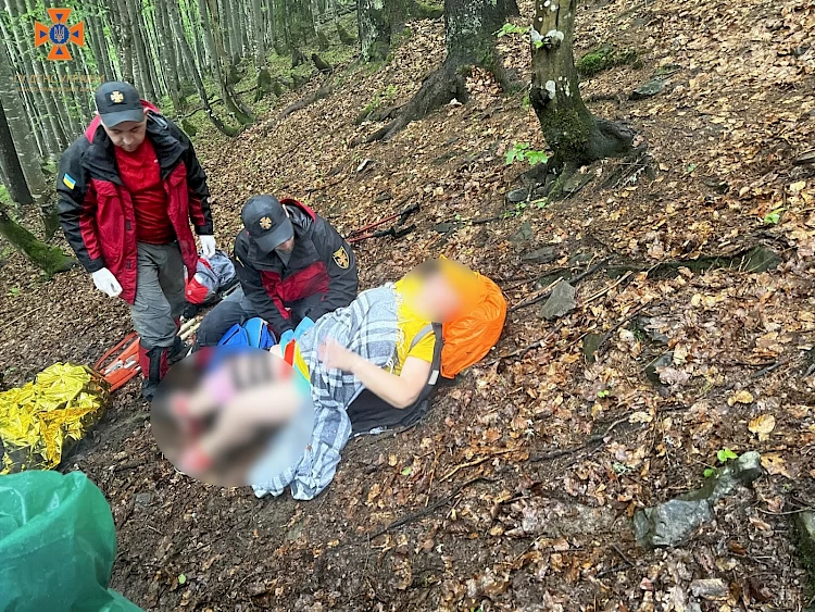 Туристка з Київщини травмувалась під час спуску з гори у Карпатах