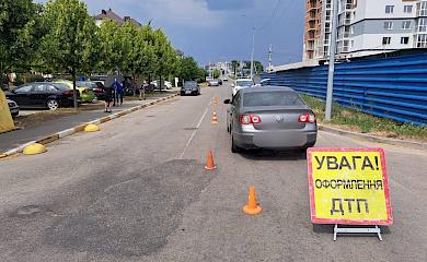 Беременная женщина с двухлетним ребенком попала под колеса авто в Буче, пострадавшие в больнице
