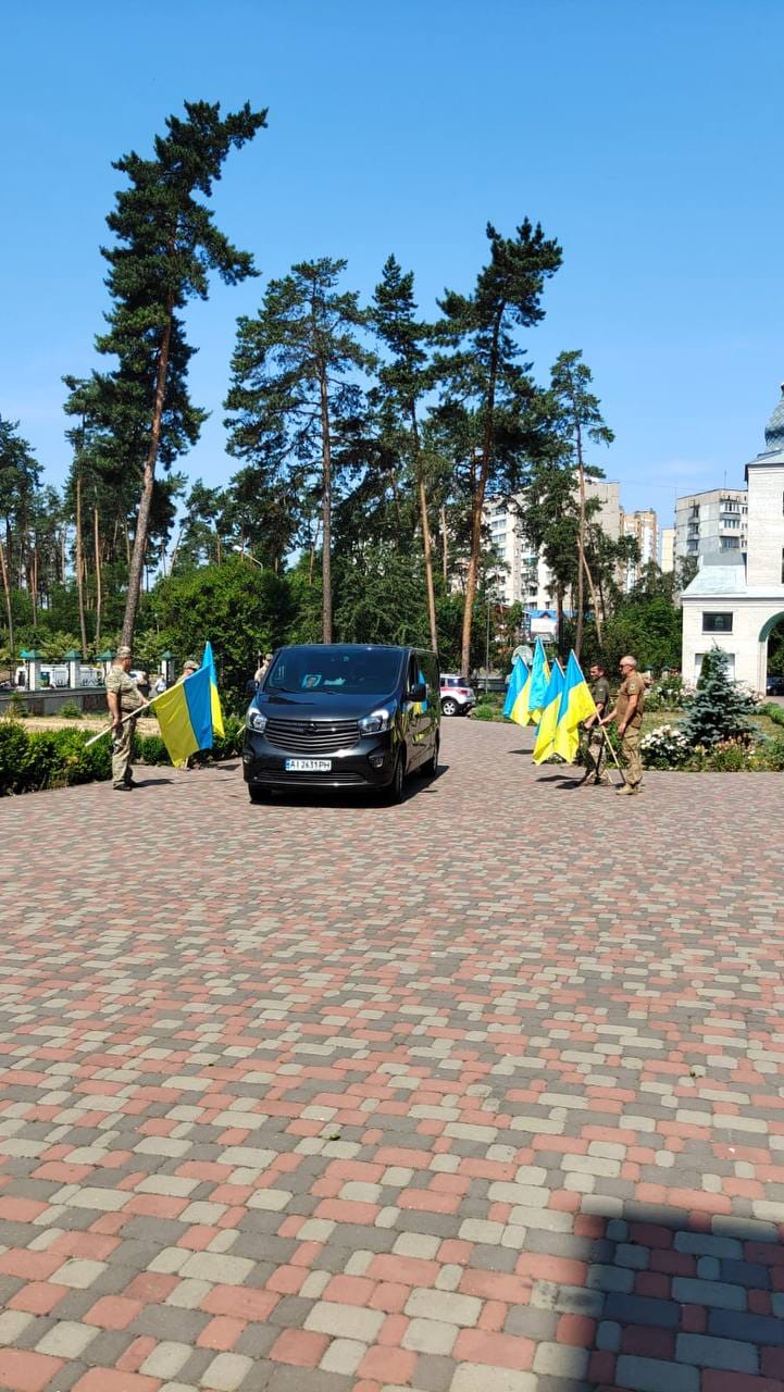 В Українці попрощалися із бійцем, котрий загинув на Донбасі