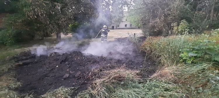 Біля Миронівки горіло сміття: пожежу локалізували і ліквідували