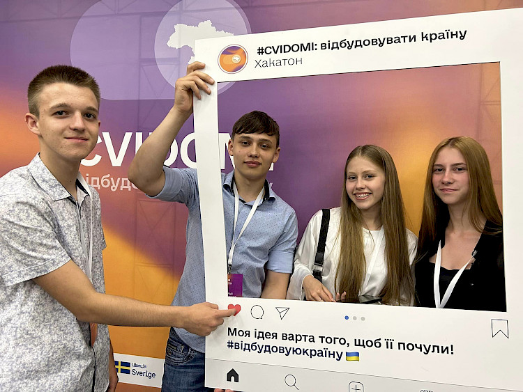 Ржищівські студенти перемогли на хакатоні, де обговорювали відбудову України