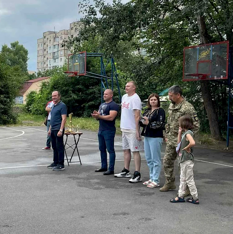 Обухівські баскетболісти перемогли на змаганнях зі стрітболу:  всього боролися 7 команд