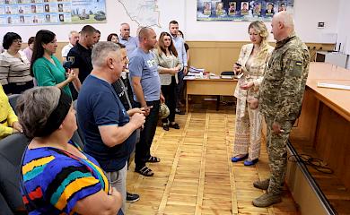 У Василькові батькам загиблого бійця передали "Золотий хрест" сина