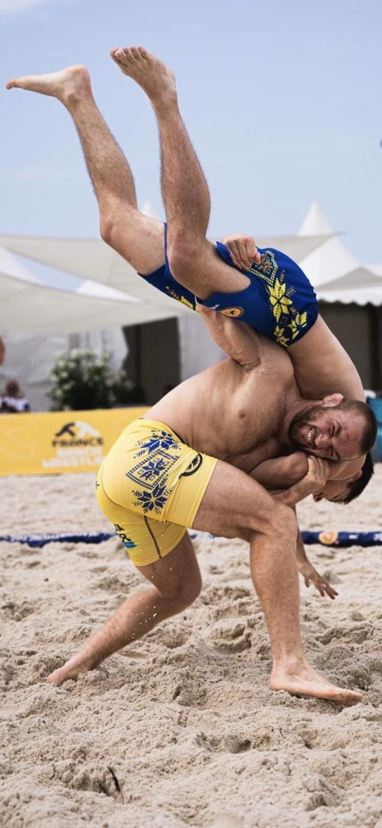 Борець з Обухова переміг всіх на пляжі у Ніцці
