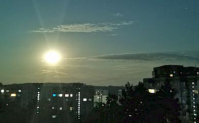 В Обухове сфотографировали Суперлуние: светит так, что можно ночью без фонарей