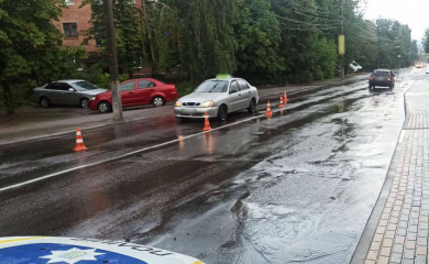 У Василькові водій наїхав на пішохода: жінку госпіталізовано з численними переломами