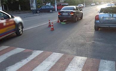 В Василькове водитель сбила школьника, который ехал на самокате: парня госпитализировали