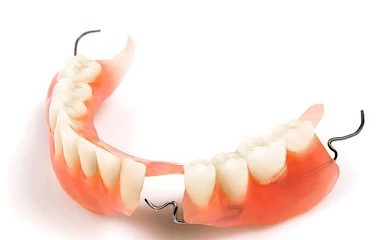 Надежный съемный протез зуба или всей челюсти улучшит качество жизни