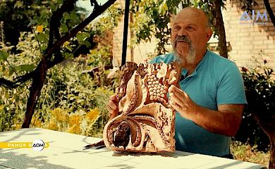 Художник-різьбяр з Обухівщини виготовляє з дерева унікальні скульптури (відео)