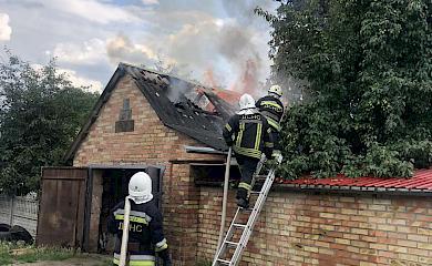 В Обуховском районе горела хозяйственная постройка