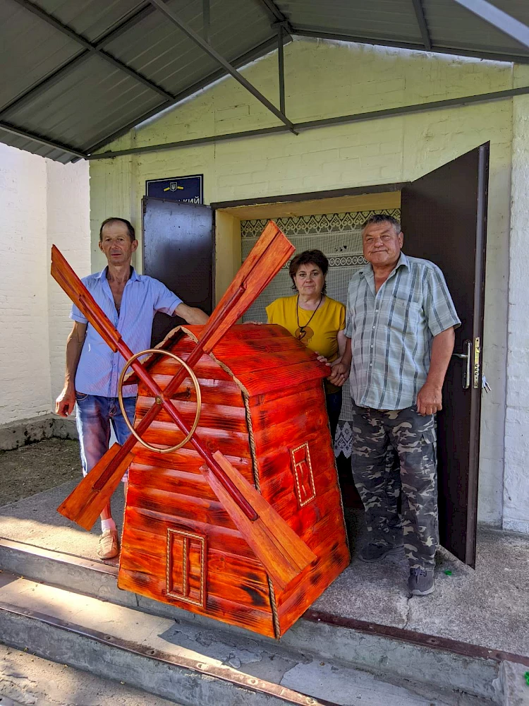 В музее на Кагарличчине появилась старинная ветряная мельница - ее сделал местный мастер