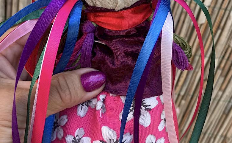 Кукольница из Черкасской области воссоздала легендарную мотанку из Обуховщины