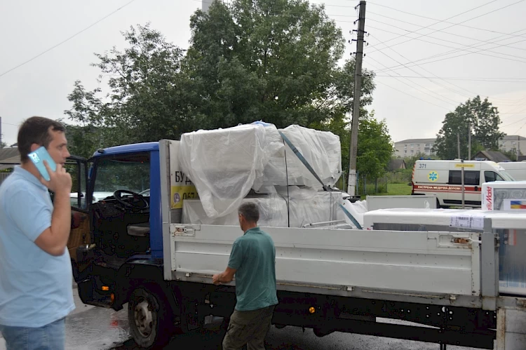 Кагарлицька лікарня отримала гуманітарну допомогу: багатофункціональні  медичні  ліжка
