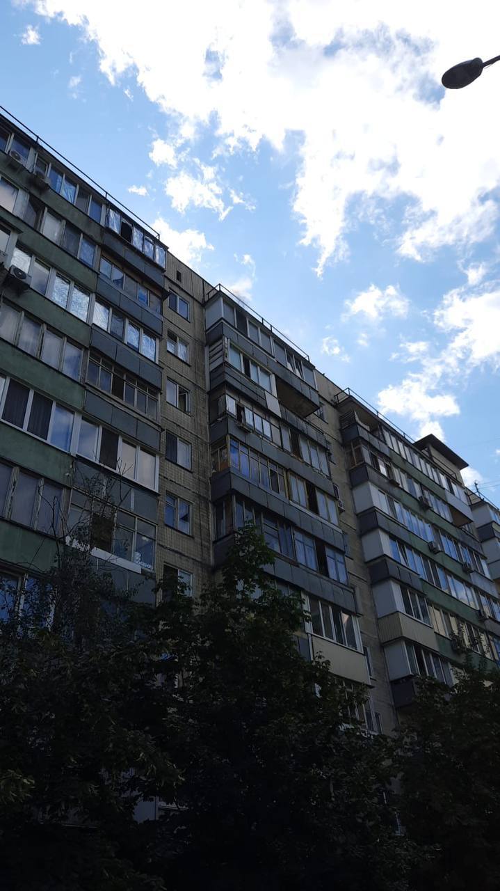 В Українці горить будинок: рятувальники евакуюють населення