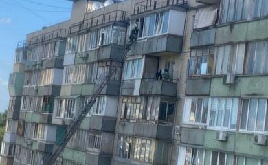 В Украинке во время пожара спасатели вывели на свежий воздух более сорока человек