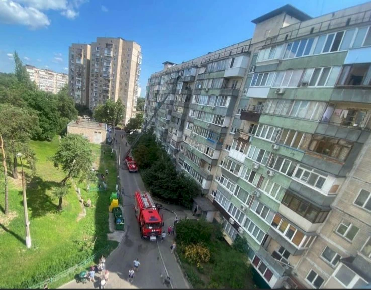 В Украинке во время пожара спасатели вывели на свежий воздух более сорока человек