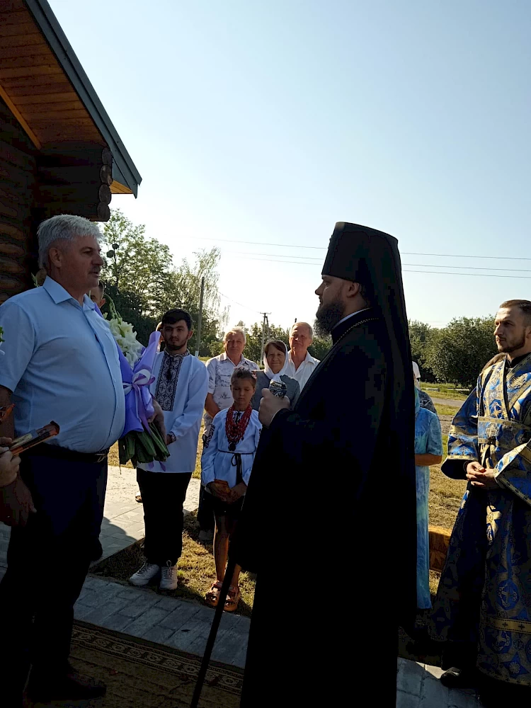 Глава Михайловского Златоверхового из Киева освятил храм на Богуславщине