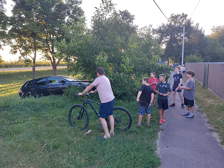В Обухове водитель не справилась с управлением и вылетела на территорию детской площадки