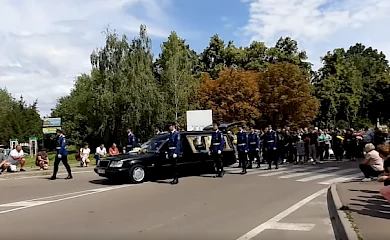 В Ржищеве сотни жителей организовали "живой коридор" во время похорон бойца