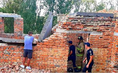 На Бучанщине ребенка придавило бетонной плитой: они играли в недострое