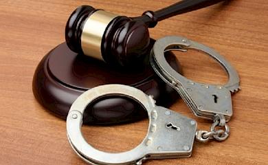 Обухівський суд залишив під вартою пенсіонера, котрого підозрюють у гвалтуванні власної внучки
