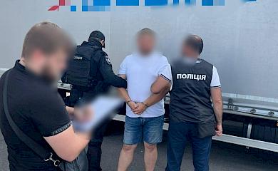Вымогали взятку за аренду озера: на Бучанщине разоблачили двух злоумышленников (фото)