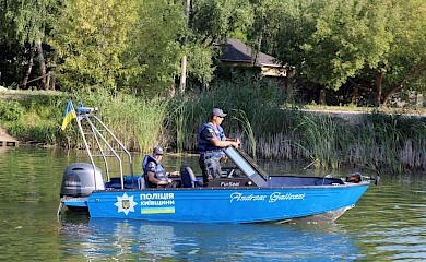 На Обухівщині поліцейські врятували чоловіка, котрий тонув