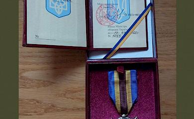 Резников наградил тяжелораненного бойца из Кагарлыкской громады медалью "Защитнику Украины"