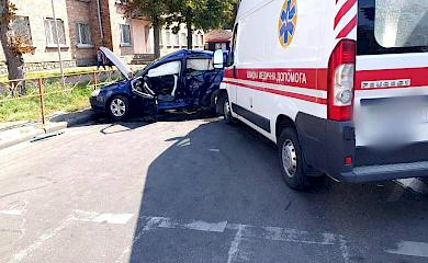 В Білій Церкві внаслідок зіткнення швидкої та легковика постраждало четверо осіб