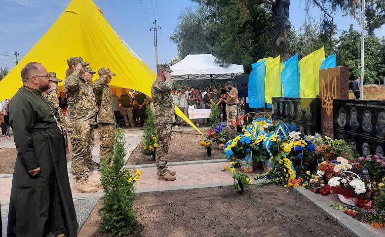 Меморіал на честь пам'яті загиблих військових відкрили на Бучанщині (фото)